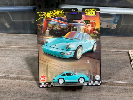 Hot Wheels Boulevard Premium #103 Porsche 964 Supply